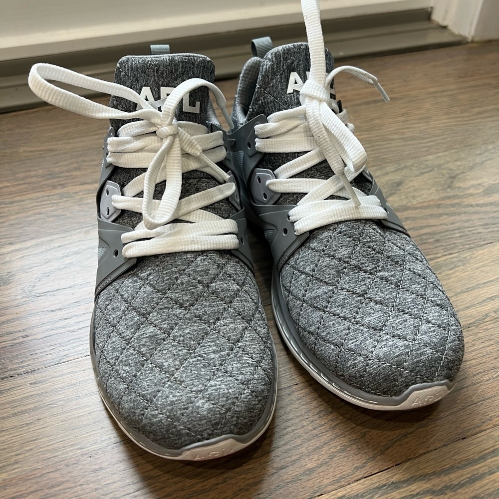 APL ASCEND sneaker in gray size 7